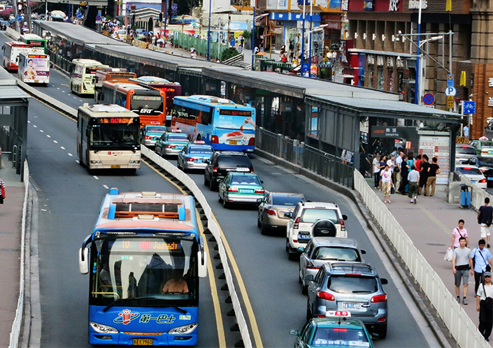 广州交警允许社会车辆进入BRT专用道